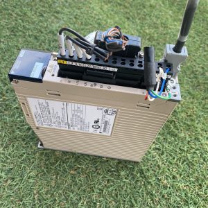 安川電機のサーボ Σ-V サーボパック SGDV-R90F01A ACサーボドライブ