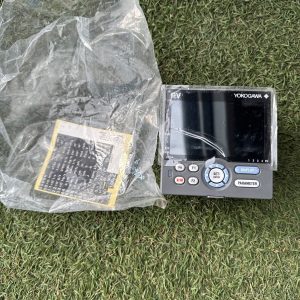 4M228 美品　YOKOGAWA UT35A デジタル指示調節計