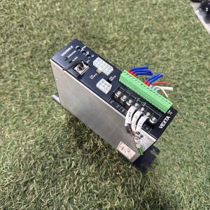 5C385 中古ORIENTAL MOTOR BRUSHLESS DC MOTOR DRIVE 200-230V BXD400B-S