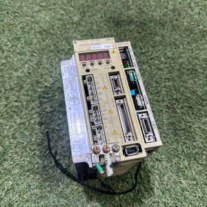 5Y321 中古 YASKAWA 電機サーボパック サーボドライブ SGDH-04AE/JUSP NS100 動作保証　